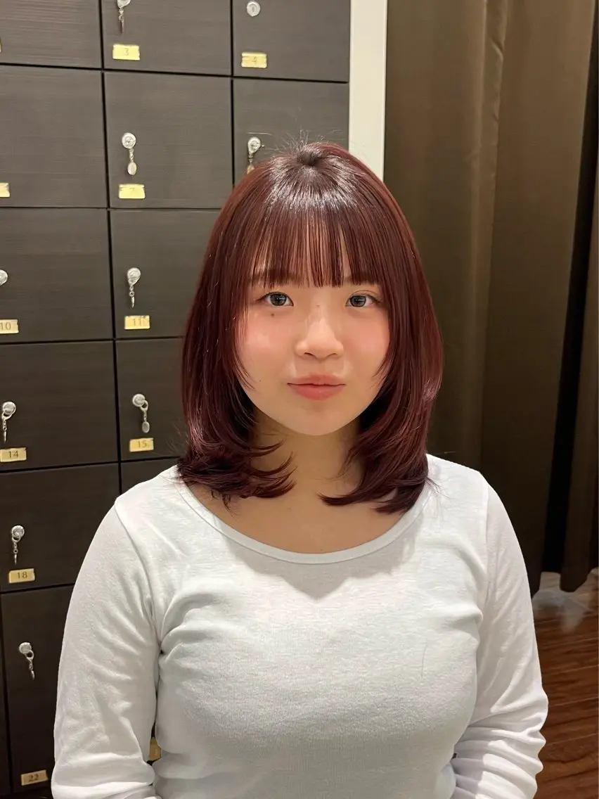 ミディアム レイヤー／透明感 カラー🩶ikoiのヘアスタイル