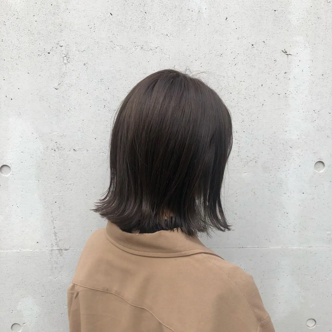 ミディアム カラー 切りっぱなしボブ ベージュカラー オリーブベージュ ボブ ヘアカラー トリートメント 酸性縮毛矯正🧴韓国 レイヤー/髪質改善のヘアスタイル