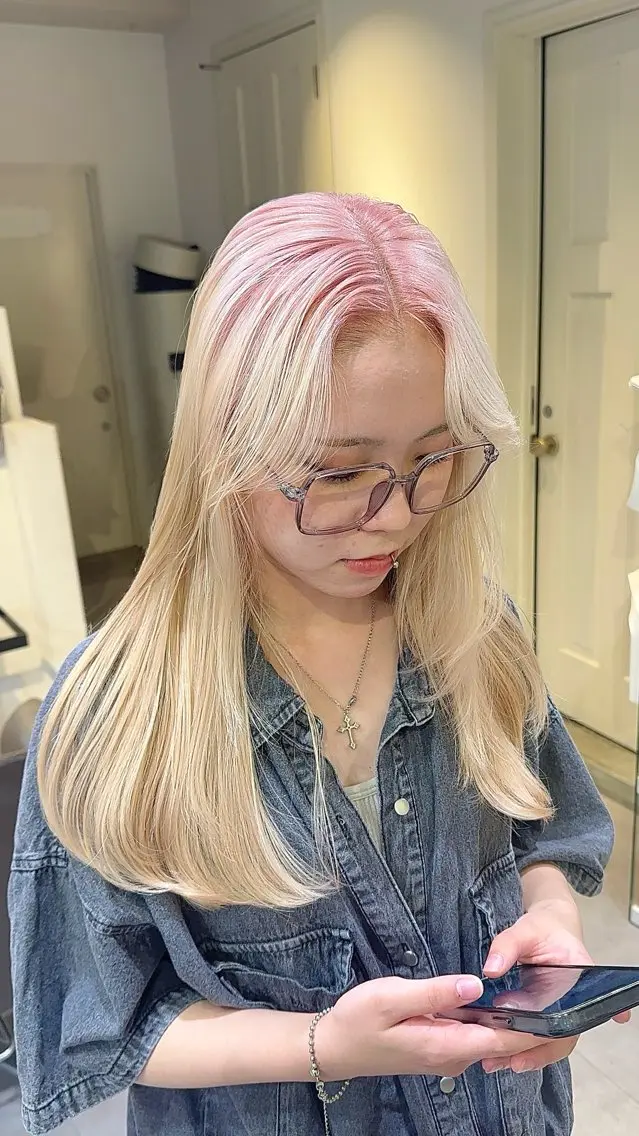 ロング カラー ブリーチ ケアブリーチ デザインカラー ハイトーンカラー ピンクカラー ヘアカラー トリートメント ヒロミ/ミルクティー /ブロンド/ピンクのヘアスタイル