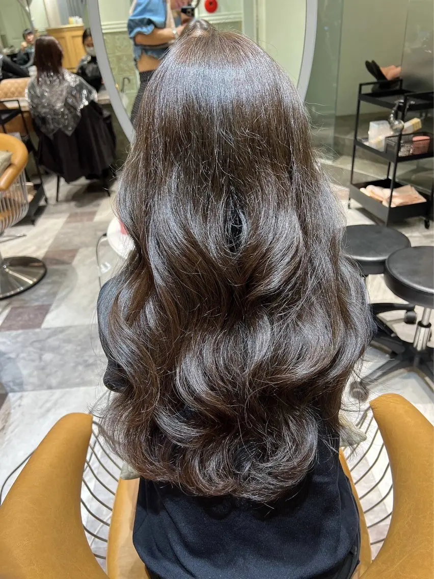 ロング ボブ ハイライト 髪質改善 ヘアカラー 夏目唯衣/透明感 /艶カラーのヘアスタイル