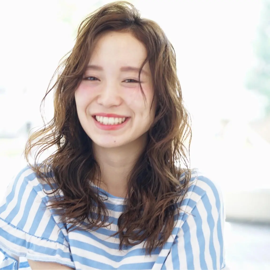 ミディアム カラー 🪐脱白髪染め 🪐松尾菜々美のヘアスタイル