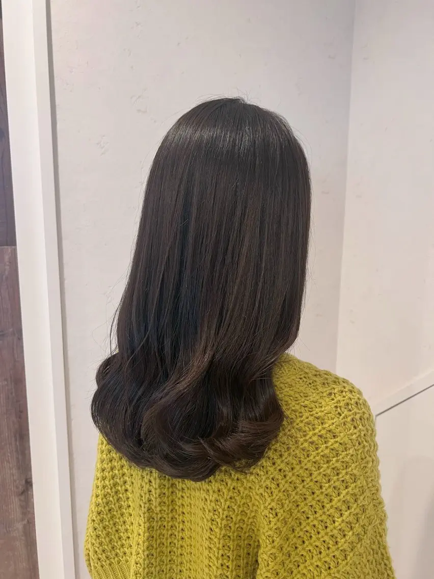 セミロング カラー グレージュ ラベンダーカラー ラベンダーグレージュ ラベンダーグレー カット ヘアカラー 工藤 梨花のヘアスタイル