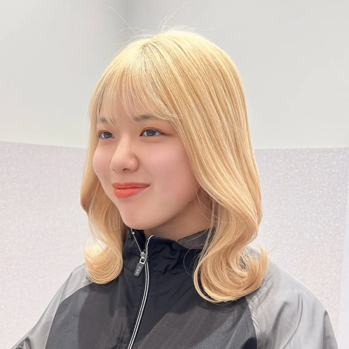 ミディアム カラー ブロンド ダブルカラー ハイトーンカラー ヘアカラー 🩵ブリーチカラー MIORI🩵のヘアスタイル