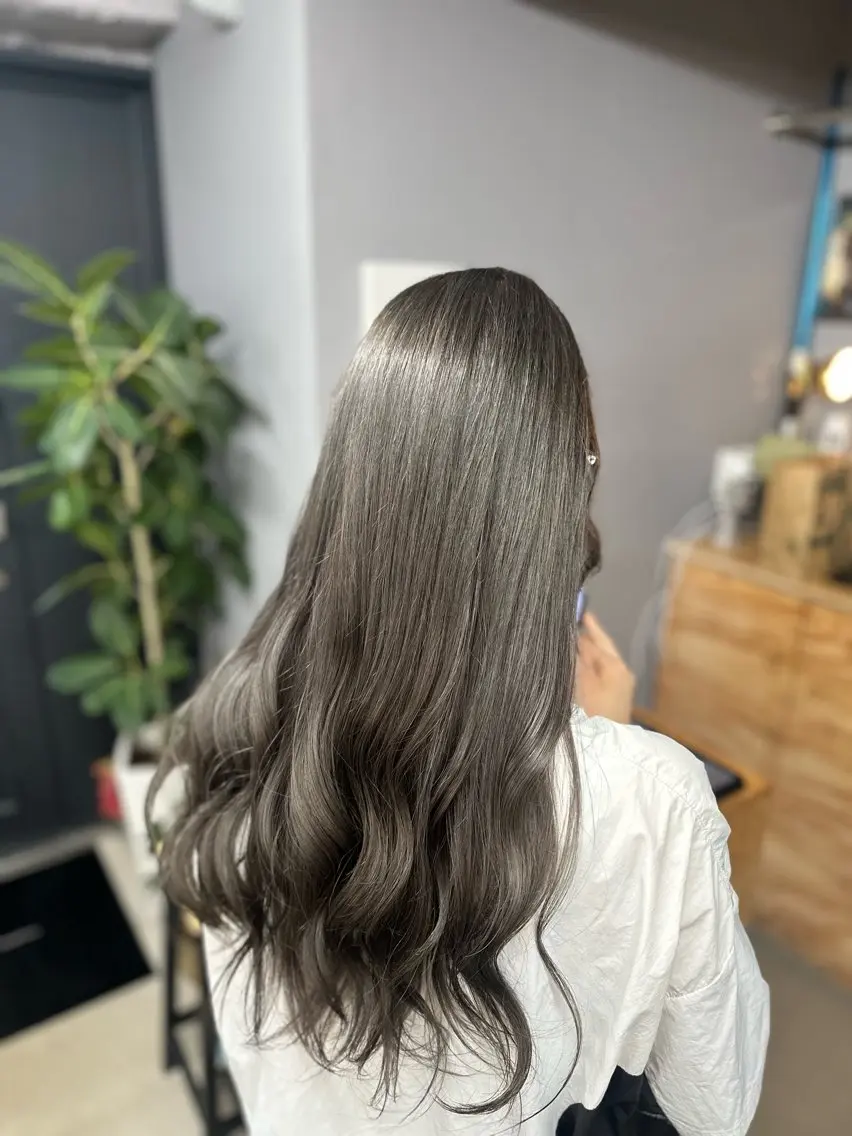 ロング カラー ブリーチ グレージュ オリーブグレージュ オリーブグレー ヘアカラー 清水 遥香のヘアスタイル