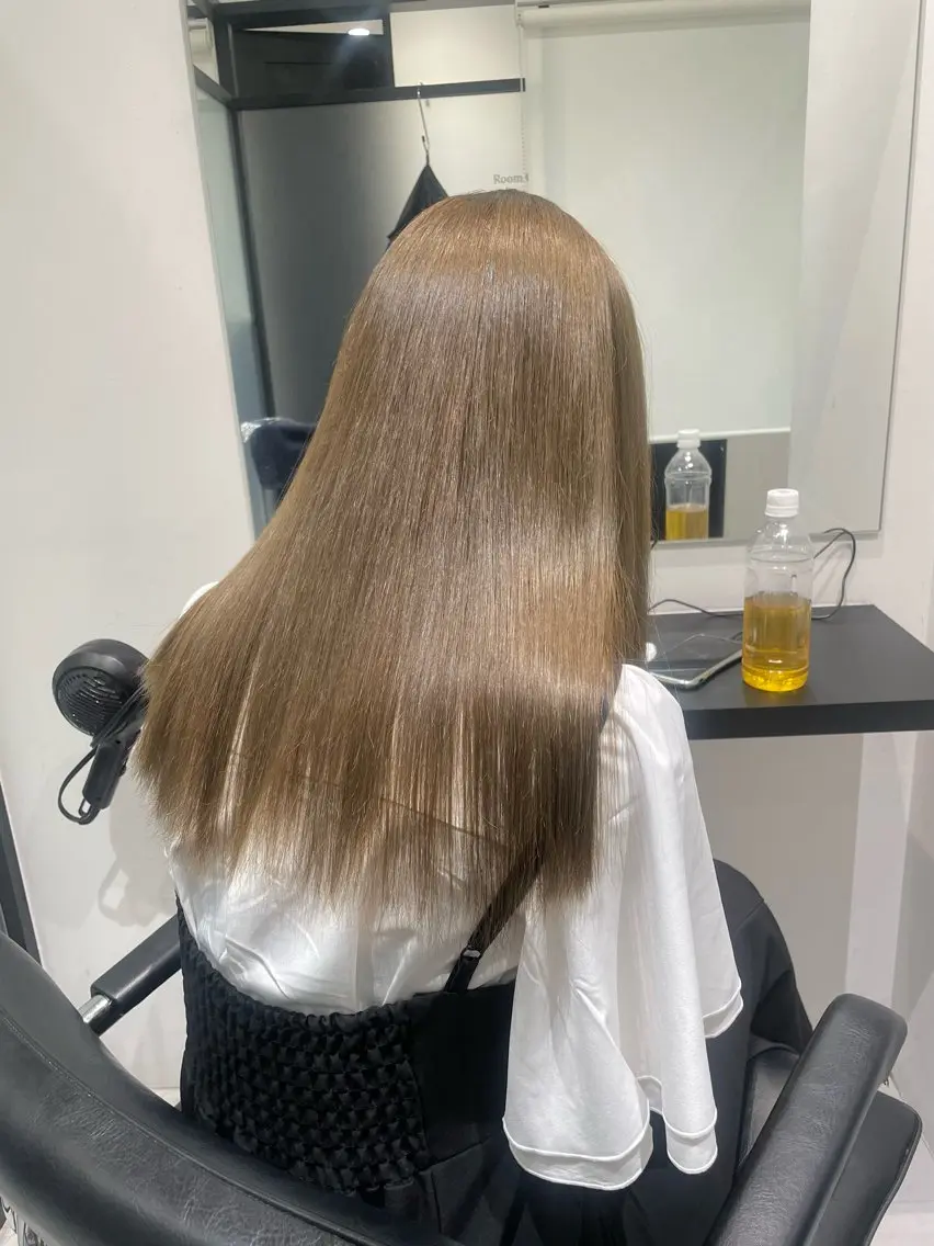 セミロング ヘアカラー 【美容室が苦手な方 専問美容室】MIHOのヘアスタイル