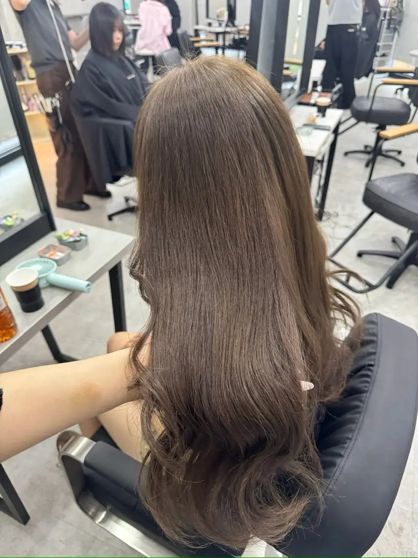 ロング カラー ベージュカラー ブリーチ ブラウンカラー ショコラブラウン ショコラグレージュ ヘアカラー トリートメント 赤み無し柔らかカラー 【梅田】madokaのヘアスタイル