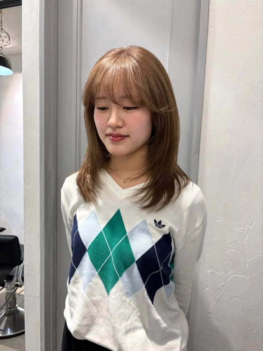 セミロング 盛れる透明感カラー・ momokaのヘアスタイル