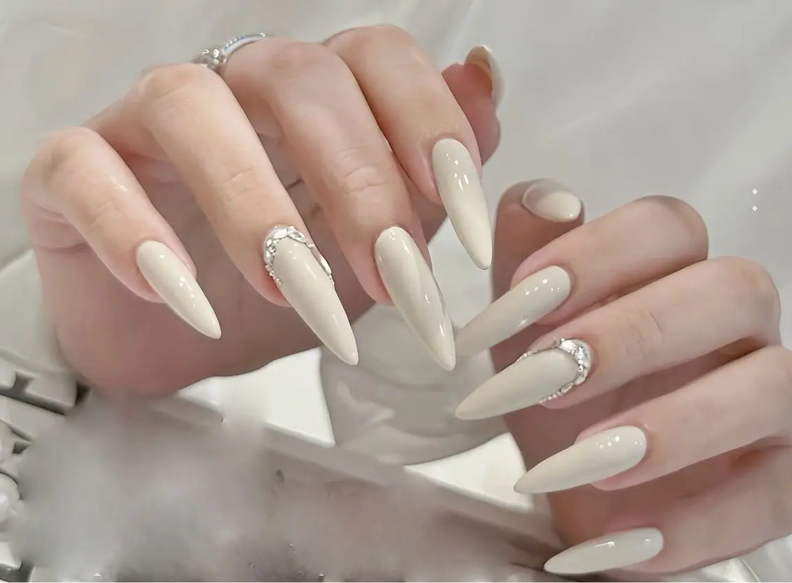 ネイル アートネイル ボルドー フレンチネイル ジェルネイル 氷ネイル・うるうるネイル ハンドネイル Julie Nail Rinのネイルデザイン