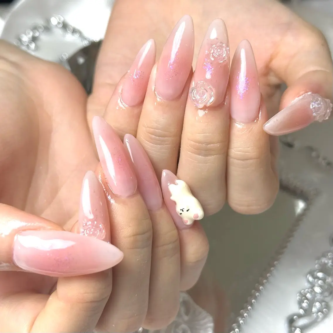 ネイル ハンドネイル ルシイ🎀新宿長さ 出しパーツ専門店のネイルデザイン