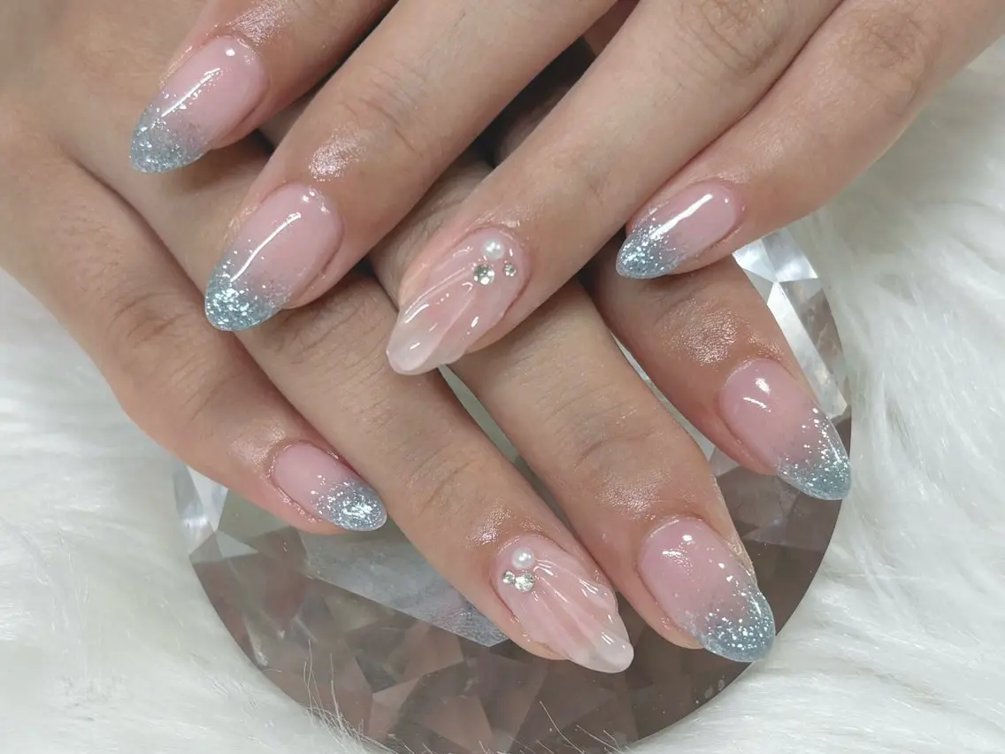 ネイル フラッシュネイル 水色 ピンク ブライダルネイル ハンドネイル YUUMI🫧 nailのネイルデザイン