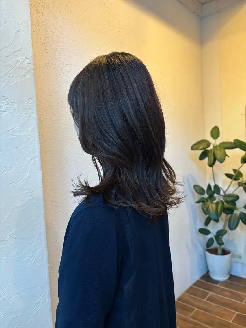 ミディアム カット 角田 桃香のヘアスタイル