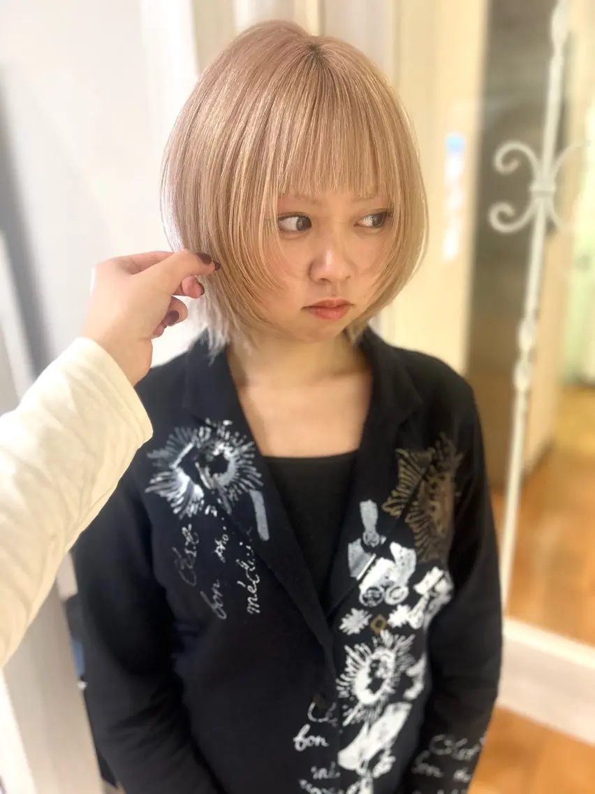 ショート カラー ボブレイヤー ベージュカラー ブリーチ 透明感カラー ダブルカラー ヘアカラー 🎀透明感/レイヤ ー/Kotona🎀のヘアスタイル