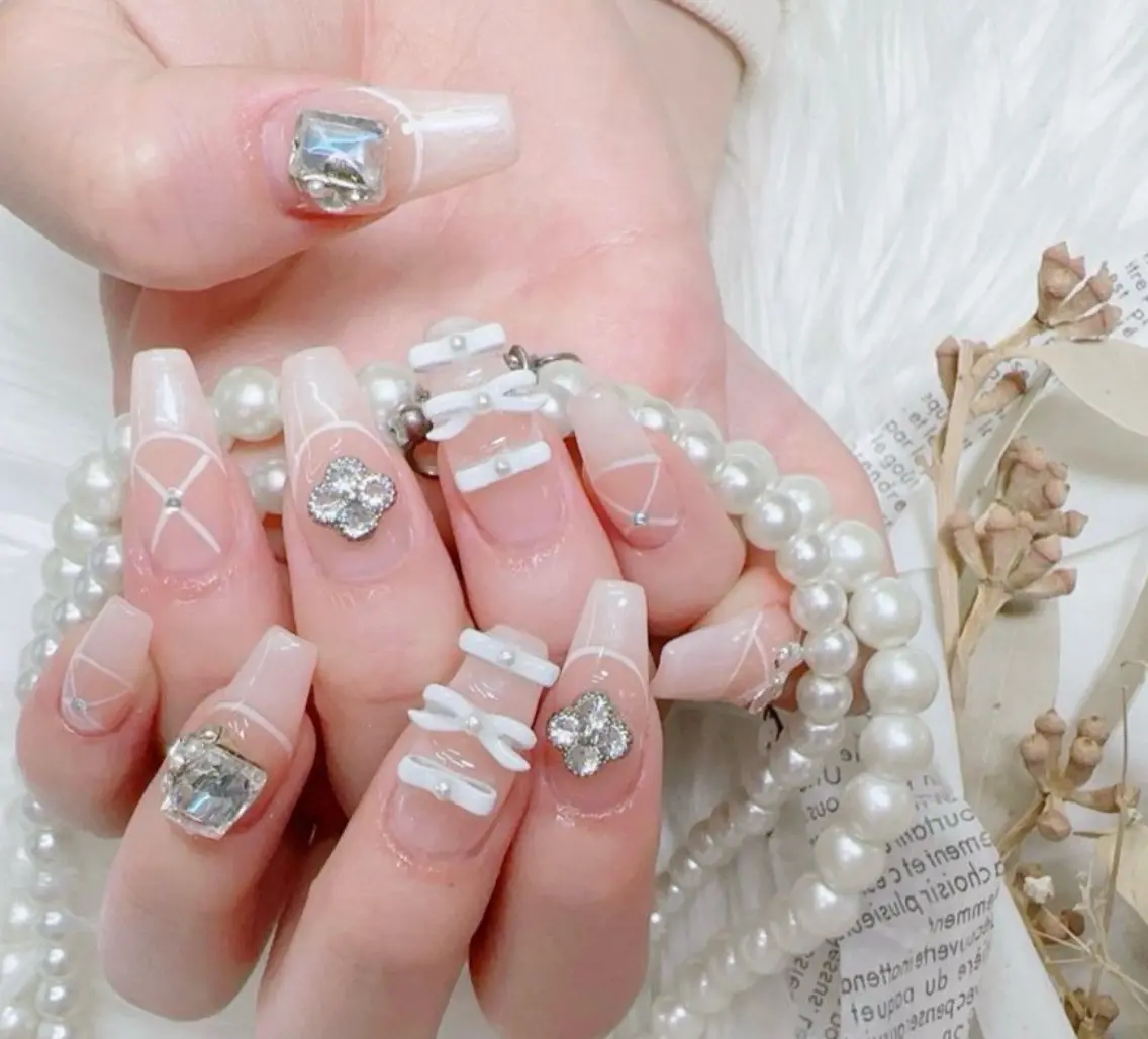 ネイル キラキラネイル 韓国ネイル オフィスネイル ハンドネイル ハンドケア cat‘s nail🐈⬛のネイルデザイン