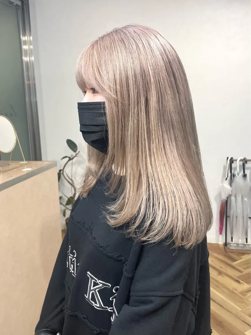 ロング カラー ベージュカラー シルバー シルバーベージュ ヘアカラー SHOTO ハイトー ン/ブロンドカラーのヘアスタイル
