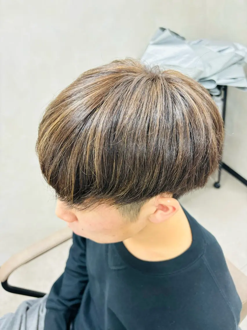 ミディアム カラー メンズ メンズハイライト ベージュカラー ハイライトカラー ハイライト カット ヘアカラー トリートメント 竹内滉太 当日予約⭕️のヘアスタイル