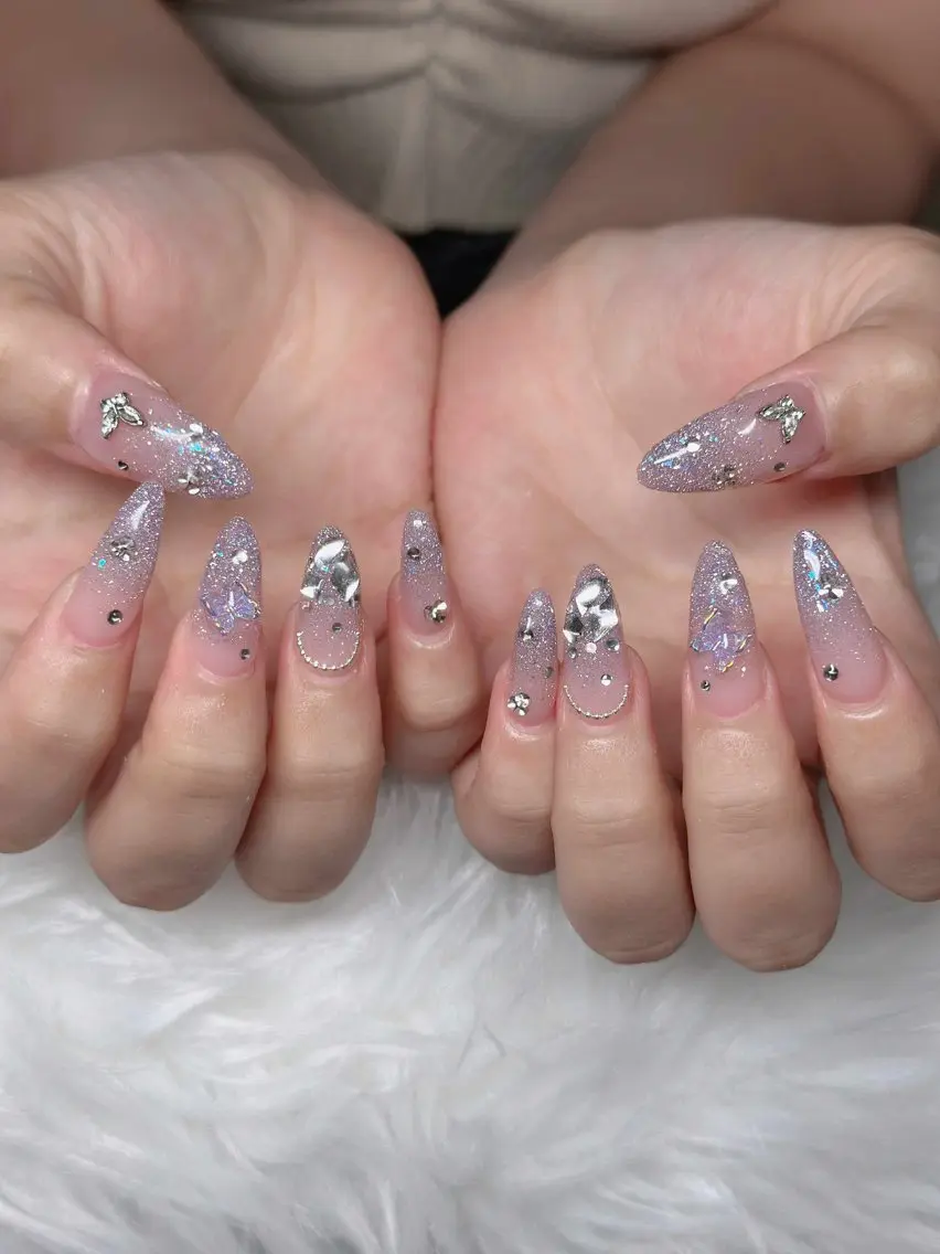 ネイル オーロラネイル フレンチネイル ジェルネイル ハロウィン キラキラネイル H.baby Nail Salonのネイルデザイン