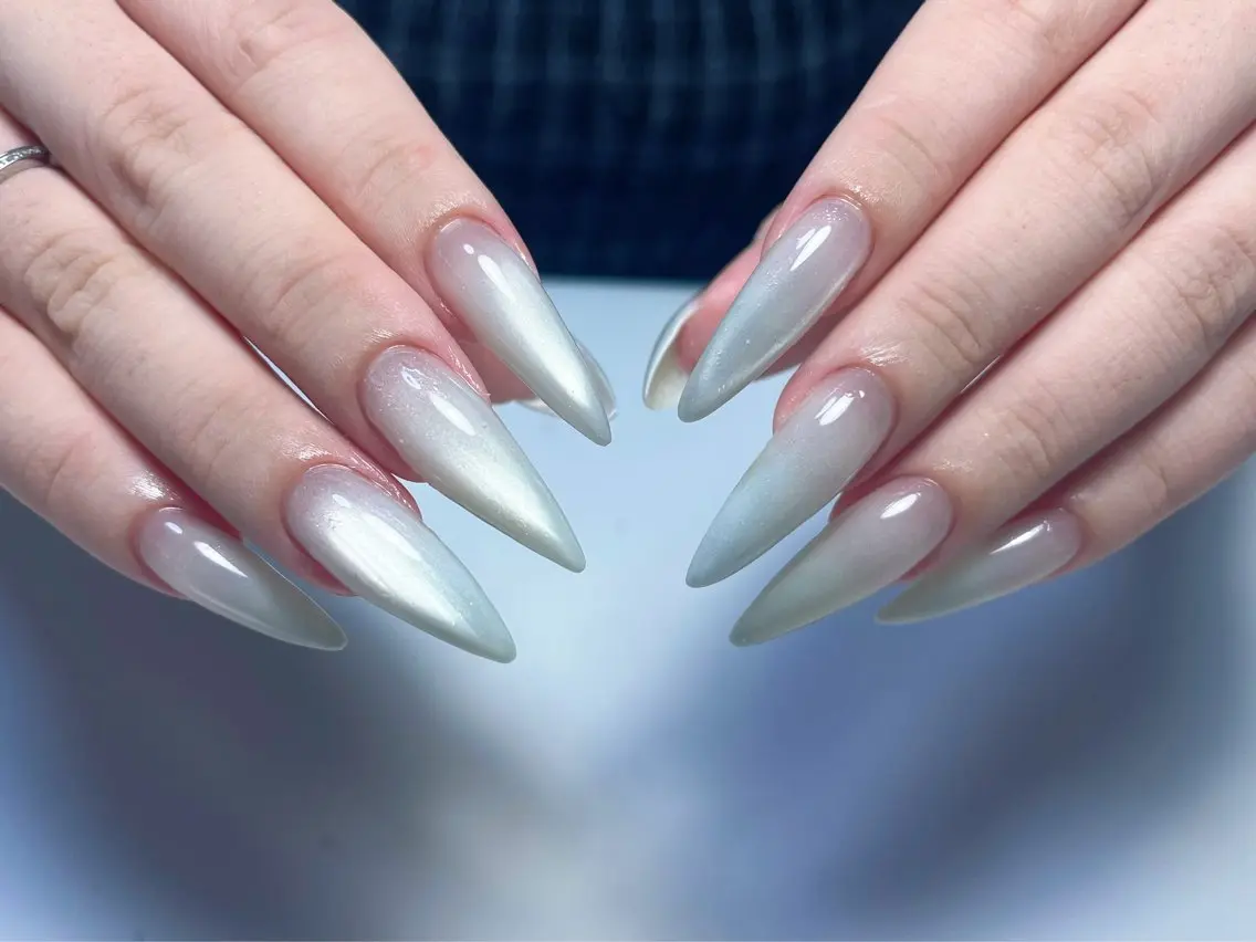 ネイル 成人式 フラッシュネイル フットネイル ジェルネイル 卒業式 ハンドネイル 心斎橋Mione nail salonのネイルデザイン