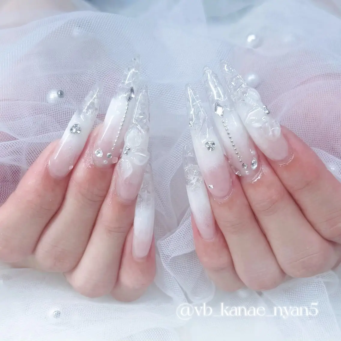 ネイル 持ち込み VENUS BELT kanaeのネイルデザイン