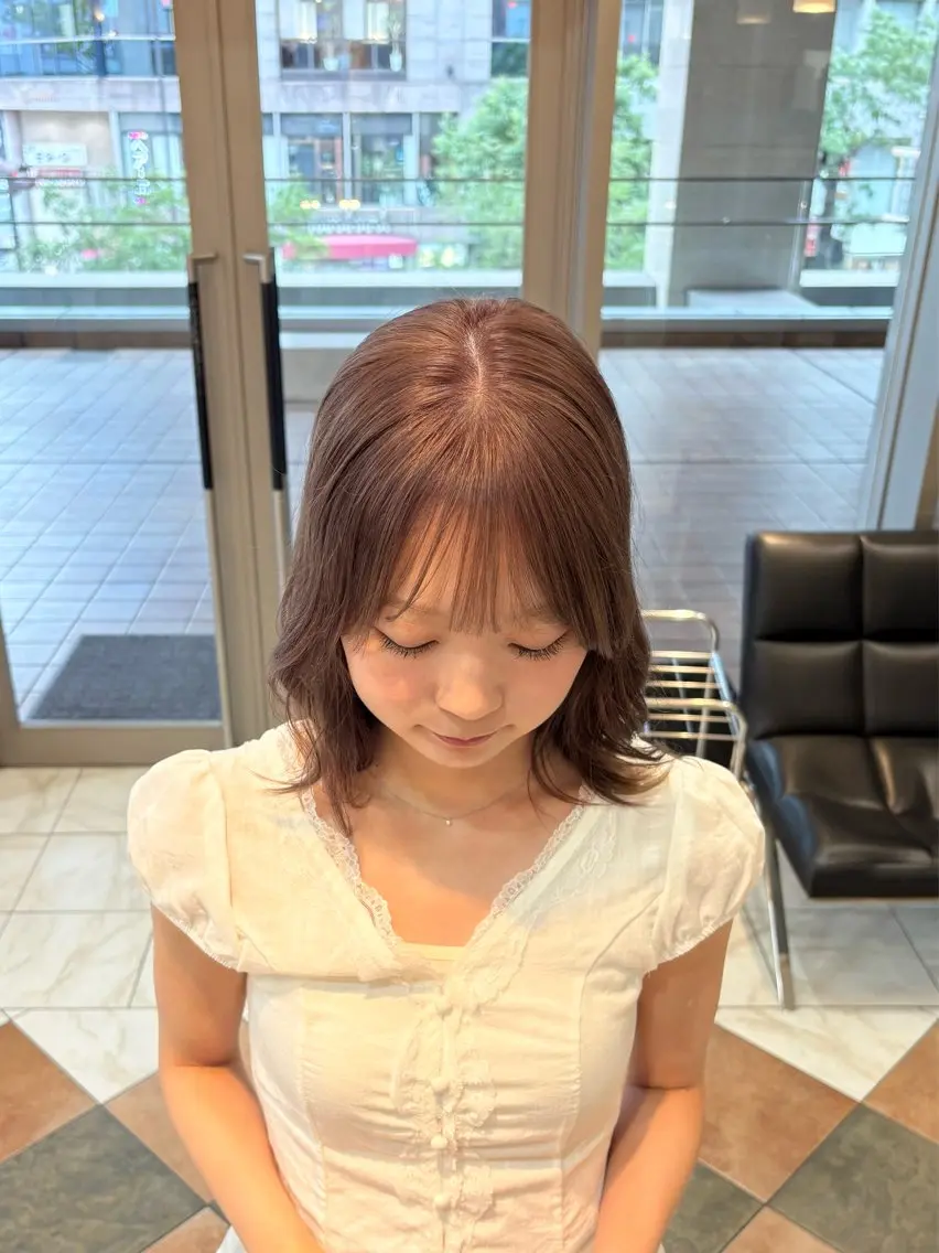 セミロング カラー ベージュカラー ブリーチ ピンクカラー ピンクベージュ 行木 そらのヘアスタイル