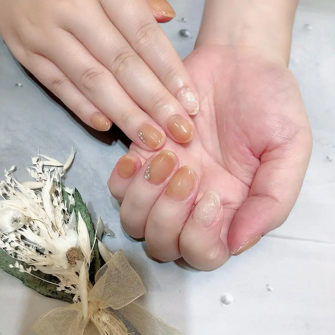 ネイル アートネイル ジェルネイル キラキラネイル オフィスネイル ショートネイル 🧸 Emiri🫧のマツエク・マツパデザイン