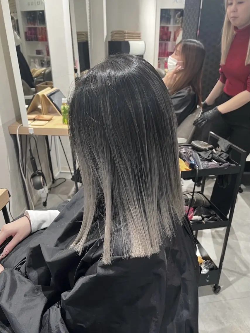 ミディアム カラー バレイヤージュ グレージュ レイヤーカット 指名数No.1 /NAOYAのヘアスタイル