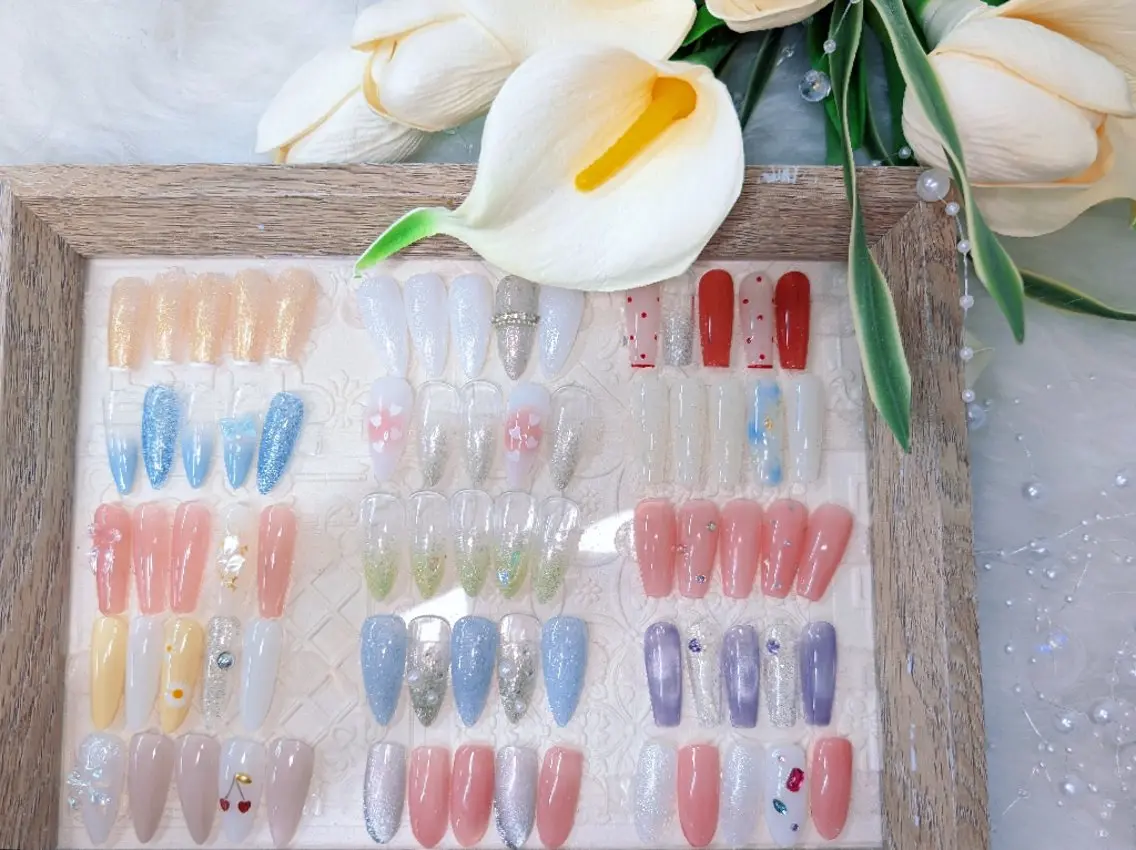 ネイル 長さ出し ジェルネイル キラキラネイル 持ち込み ニュアンスネイル Chouette Nailのネイルデザイン