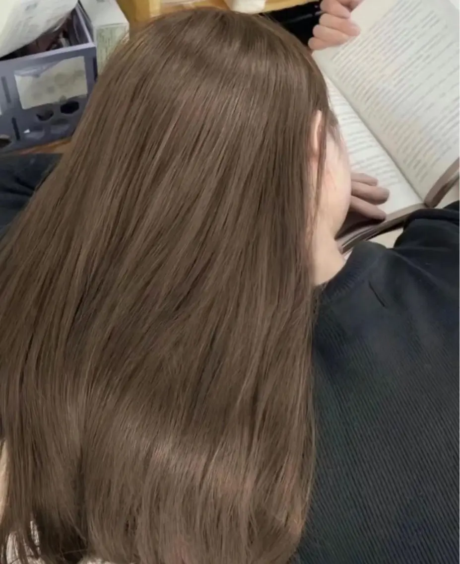 ロング fuwari 美白ショコラカラーのヘアスタイル