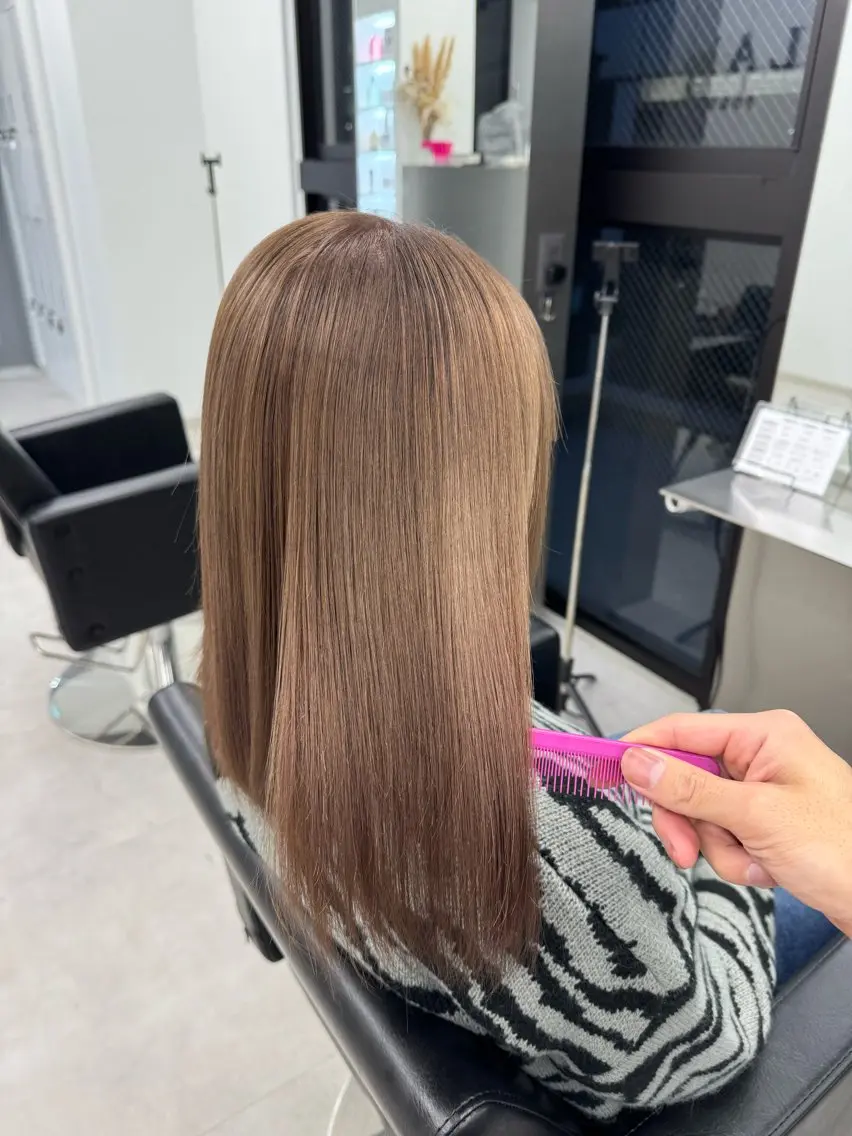 ミディアム カラー ベージュカラー ブリーチ ミルクティーベージュ カット ヘアカラー ベージュ/エクステ /職人/KENTAのヘアスタイル