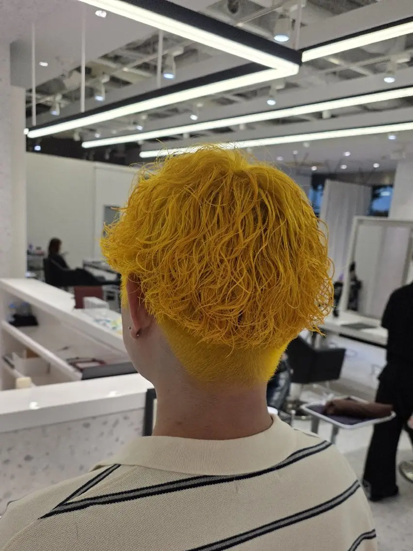 ショート イエローカラー カット ヘアカラー ♡艶髪♡髪質改善 ♡ストレート♡メンズのヘアスタイル