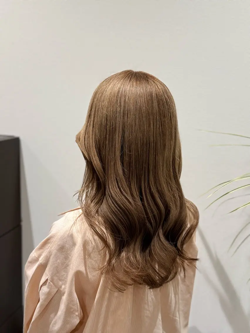 カラー ベージュカラー ブリーチ ミルクティーベージュ ヘアカラー サイラ /vif hairのヘアスタイル