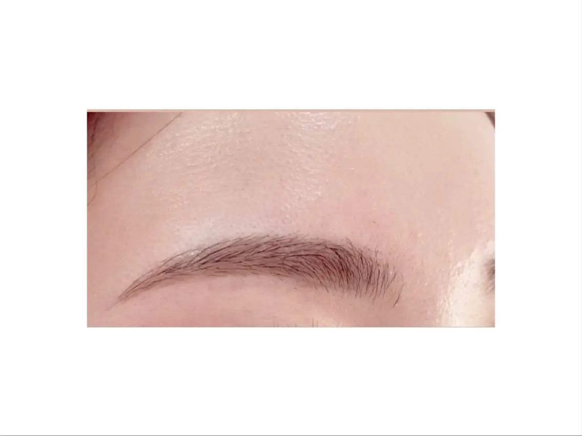 アイブロウ 脱毛 BRISE erikaのネイルデザイン