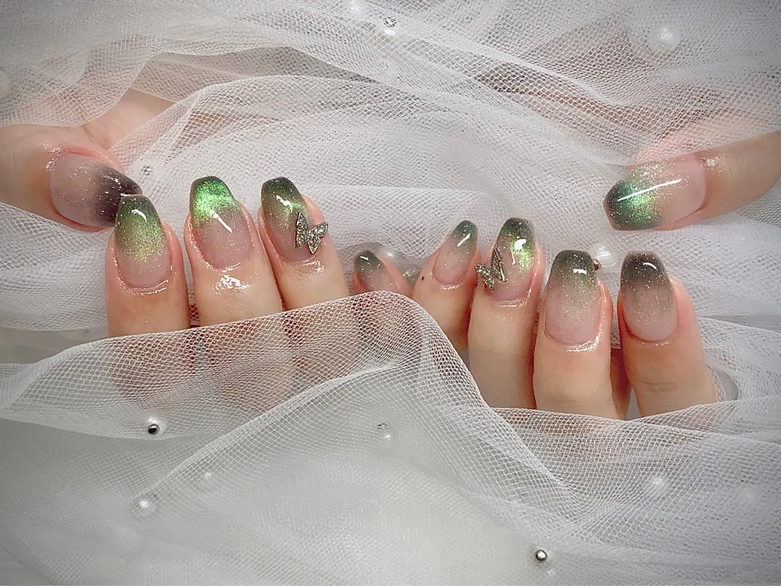ネイル I-nailロング /ワンホン/キラキラのネイルデザイン