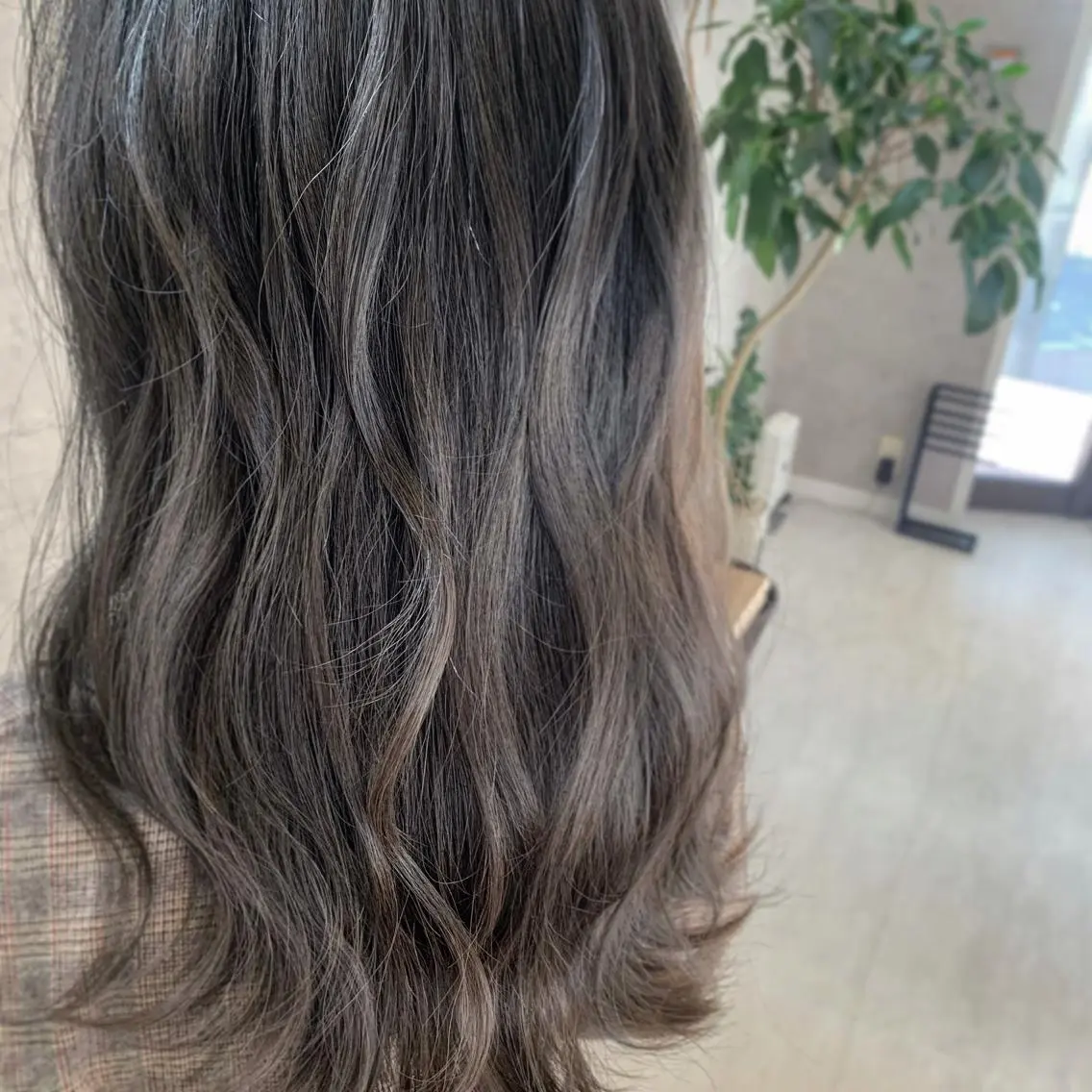 セミロング カラー ブリーチ グラデーションカラー 佐々木 まゆかのヘアスタイル