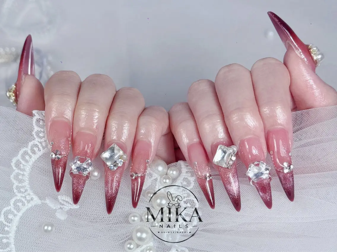 ネイル ガーリー キラキラネイル 韓国ネイル ロングネイル シンプルネイル ハンドネイル 🦊Genie🦊 Mika Nailsのネイルデザイン