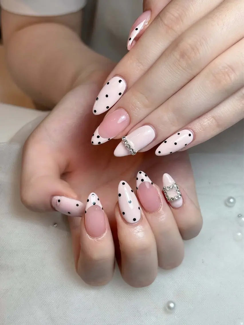 ネイル チークネイル ドット フレンチネイル グラデーション ハート ハンドネイル ハンドケア Eli Muse 新宿ネイルのネイルデザイン