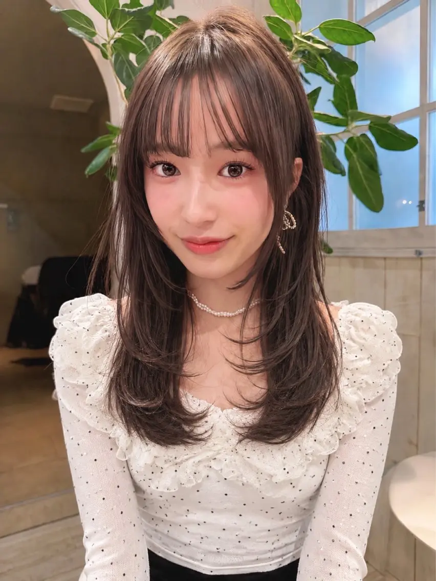 ロング カラー ロングレイヤー ブラウンカラー ショコラブラウン レイヤーカット ロング カット ヘアカラー トリートメント レイヤーカット、 大人可愛い　中村美羅のヘアスタイル