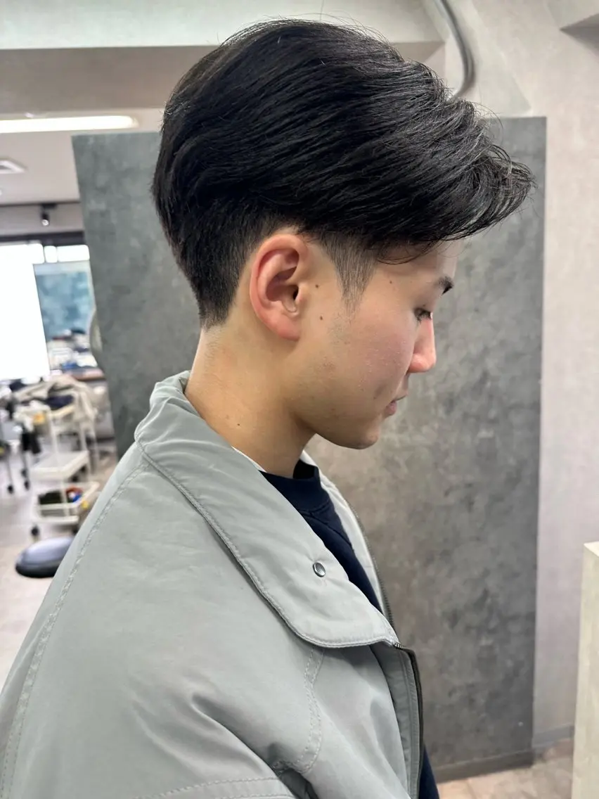 メンズ センターパート 刈り上げ カット Noyヨシモト ヒロトのヘアスタイル