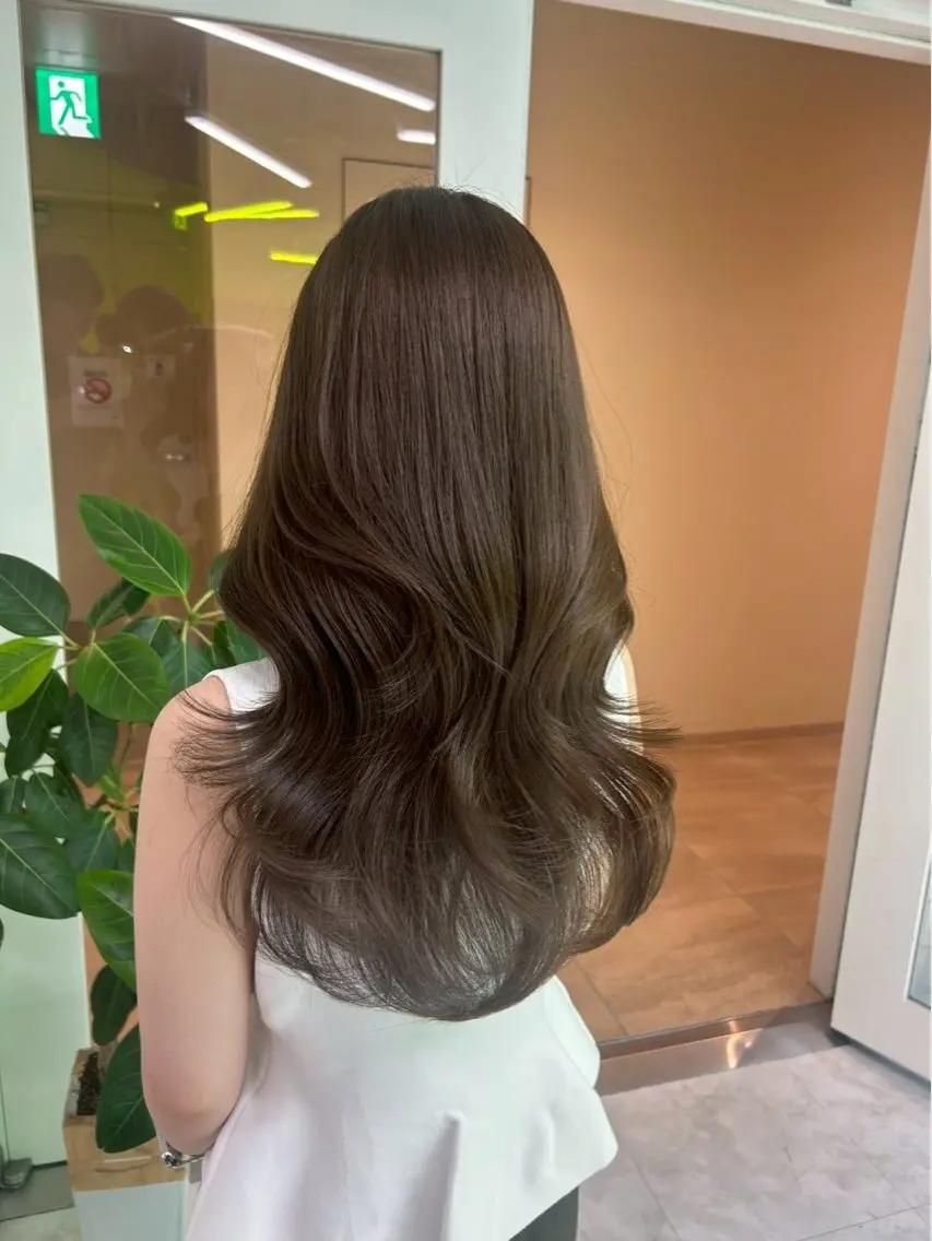 ロング カラー 佐藤 笑瑠のヘアスタイル