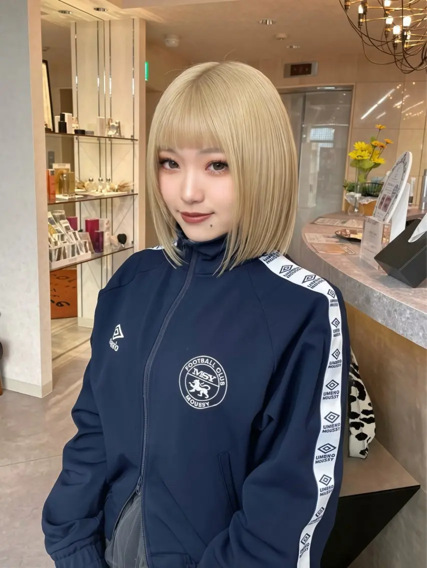 【明るくしたい人へ🌟】ケアブリーチカラー+カット+トリートメントの写真