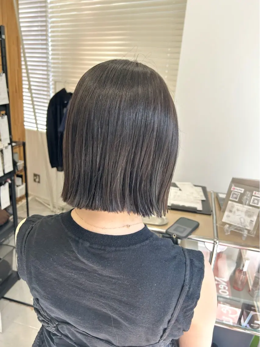 ショート カラー カット ヘアカラー トリートメント ぱつっとボブ/ 小野あかねのヘアスタイル