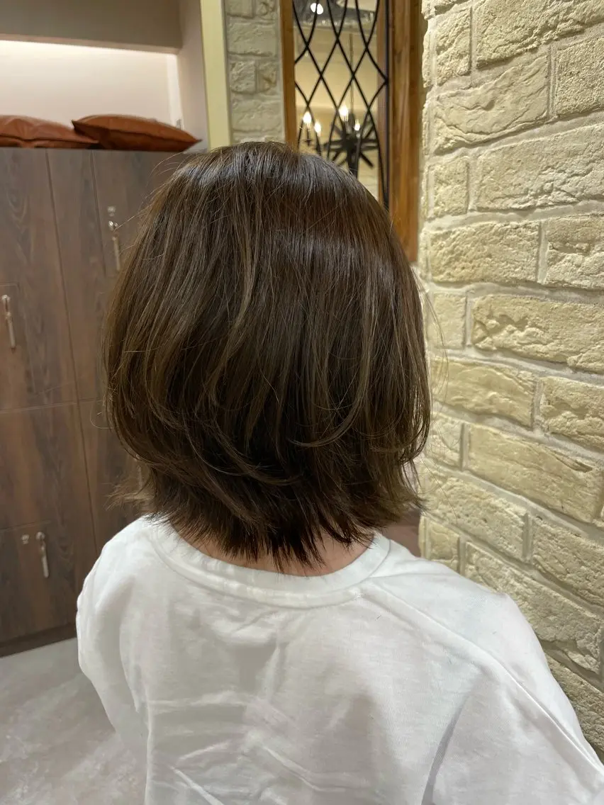 ミディアム 河上 麻衣/白髪ぼかしのヘアスタイル