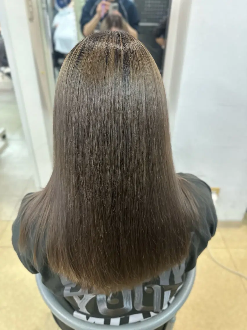 セミロング カラー アッシュ アッシュブラウン ブラウンカラー 透明感カラー 田中 汰知のヘアスタイル