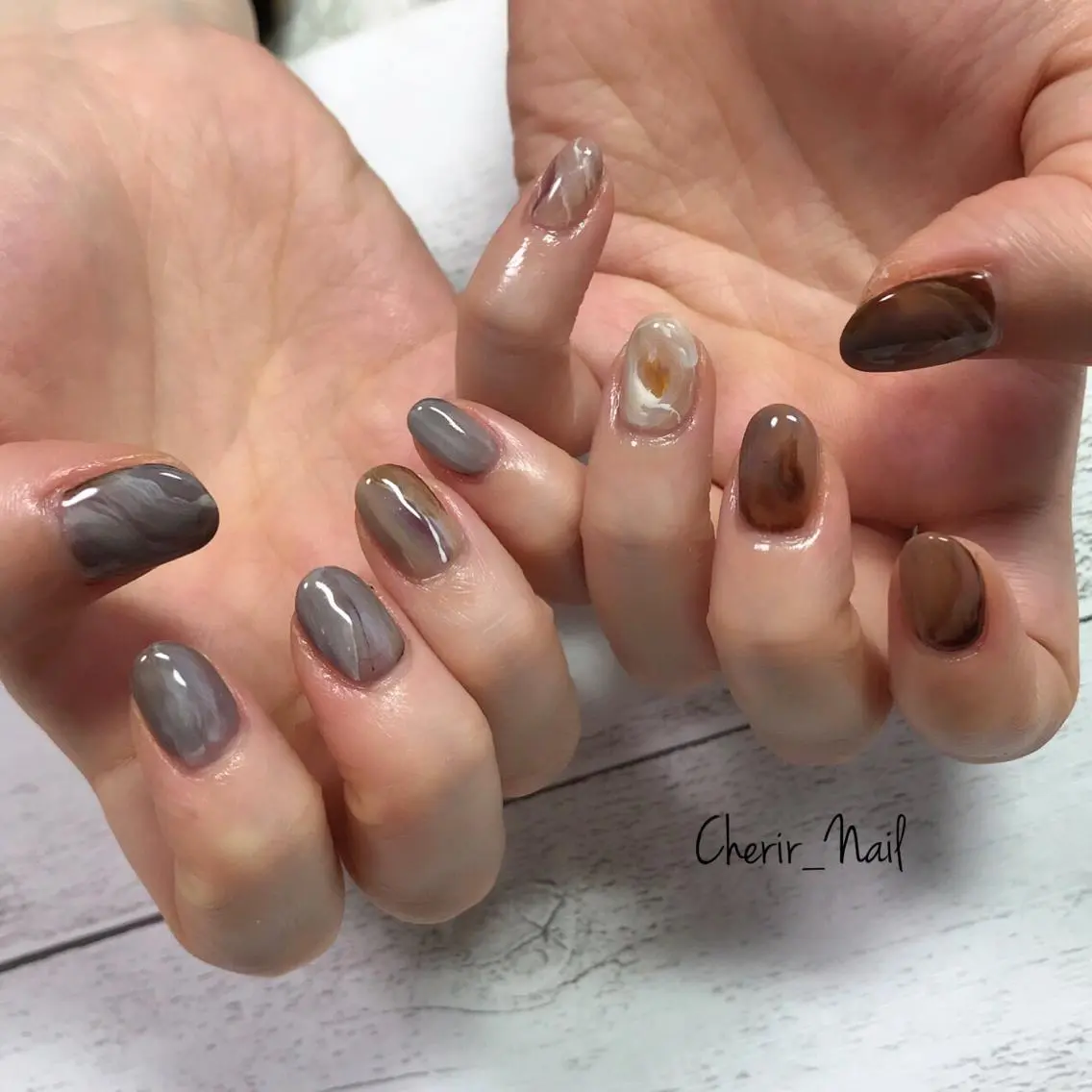ネイル アートネイル ブラウン カジュアル 大理石ネイル(マーブル) ニュアンスネイル Cherirnail kaoriのネイルデザイン