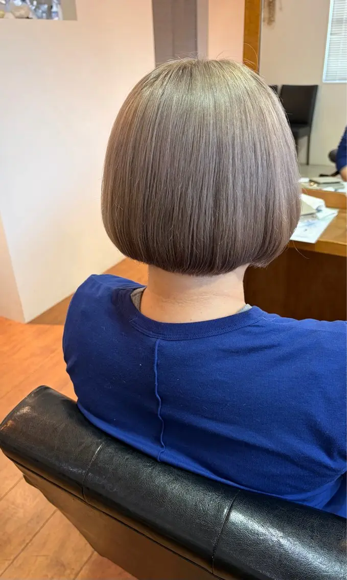 ショート ボブ 小顔カット ヘアカラー 芝淵 日留菜のヘアスタイル