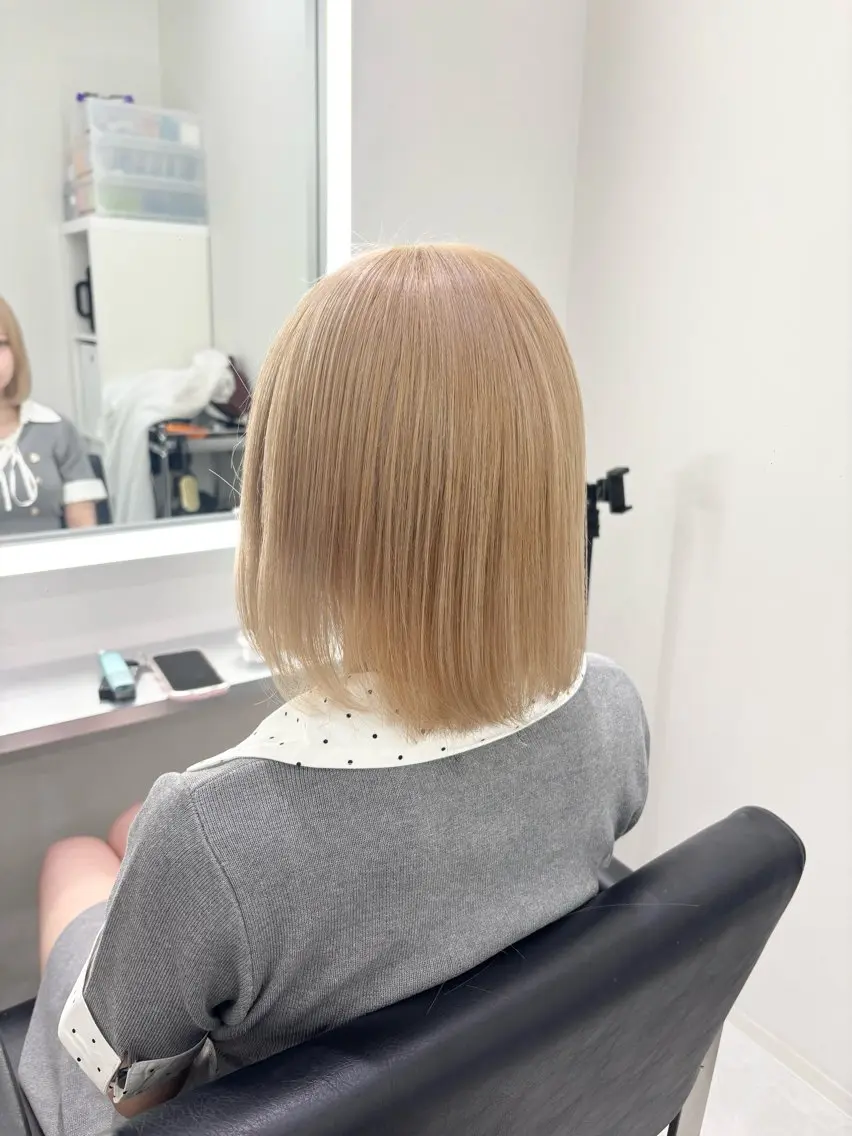 ショート カラー ベージュカラー ヘアカラー TACE AYANOのヘアスタイル