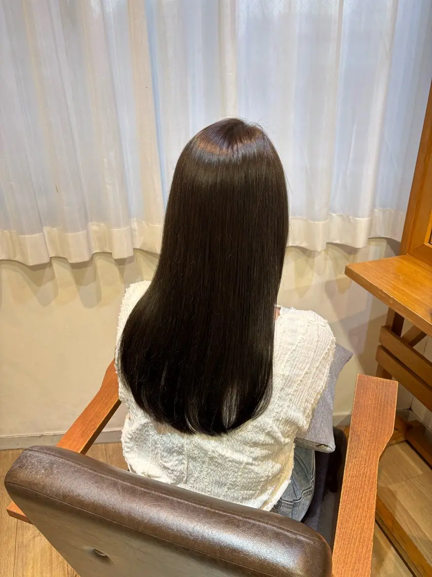 ロング カラー グレージュ オリーブグレージュ オリーブグレー カット ヘアカラー トリートメント RINNO🌷透明感 カラー/髪質改善のヘアスタイル