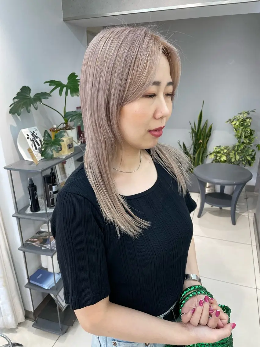 ミディアム カラー ヘアアレンジ ボブ/透明感ベージュ 🫧クルミ🌟のヘアスタイル