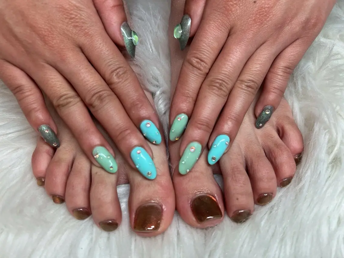 ネイル フットネイル ハンドネイル フットネイル Lavish nailのネイルデザイン