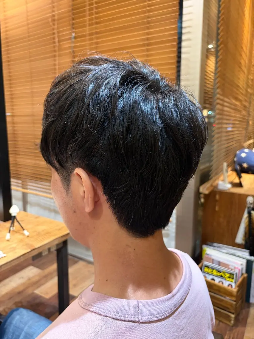 メンズ ツーブロック 刈り上げ 鈴木 彩花のヘアスタイル