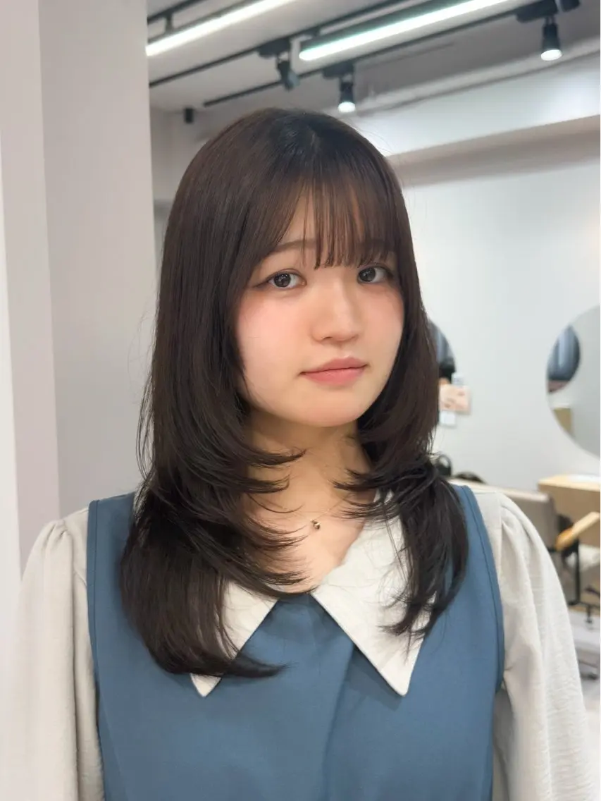 セミロング カラー ヘアアレンジ ブリーチ ダブルカラー イヤリングカラー イルミナカラー ブリーチなしカラー 立川レイヤー 透明感カラーaoiのヘアスタイル